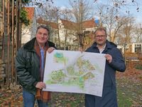 Zoologischer Leiter Eug&egrave;ne Bruins und Gesch&auml;ftsf&uuml;hrer Arthur Kusber bei der Vorstellung des neuen Asienbereichs im Zoo Hoyerswerda_Foto_Stefanie J&uuml;r&szlig;